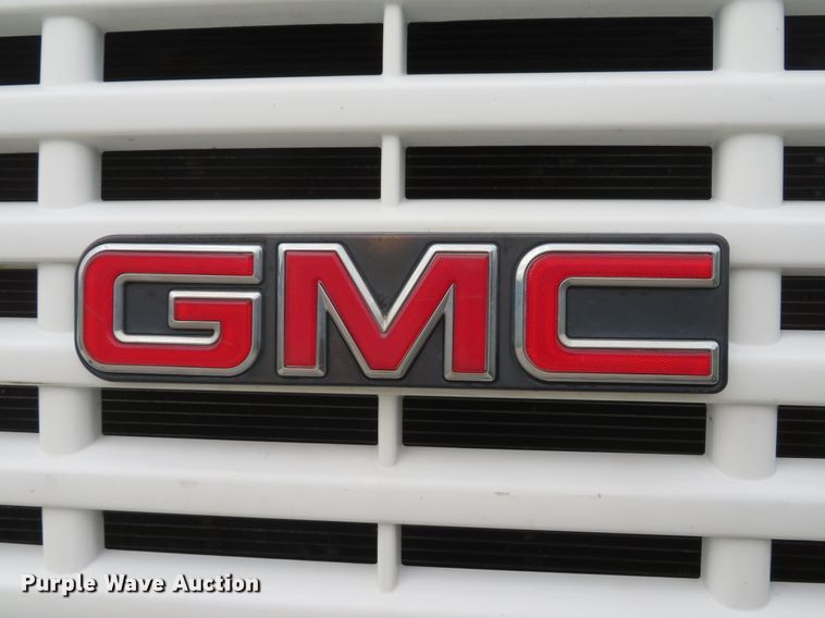 image for item DH1596 2005 GMC C6500 chipper truck