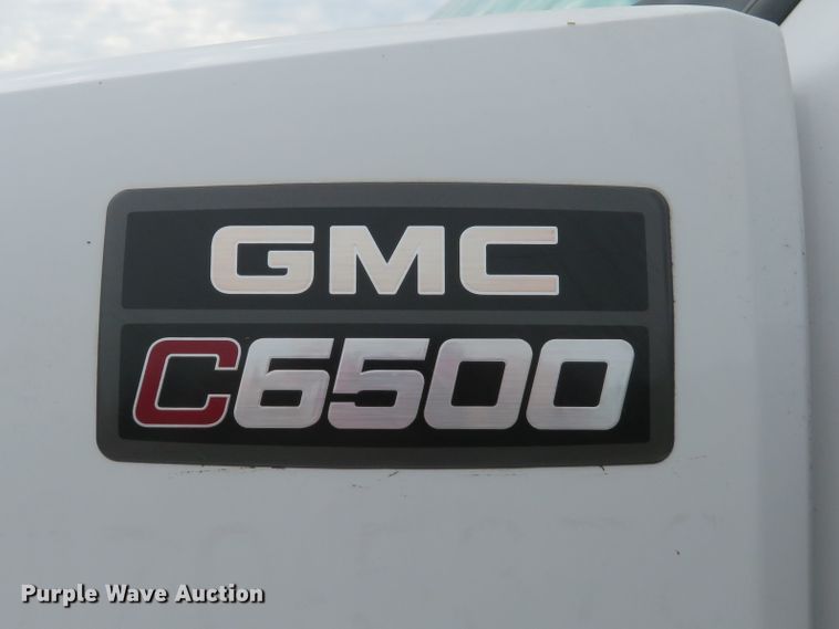 image for item DH1596 2005 GMC C6500 chipper truck