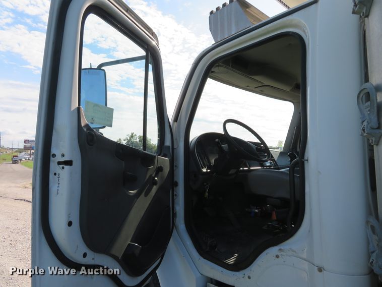 image for item DH1598 2007 Freightliner Business Class M2 refrigerated box truck