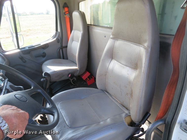 image for item DH1598 2007 Freightliner Business Class M2 refrigerated box truck