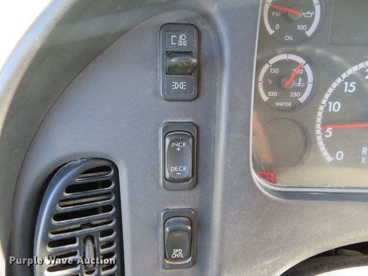 image for item DH1598 2007 Freightliner Business Class M2 refrigerated box truck