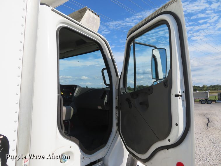 image for item DH1598 2007 Freightliner Business Class M2 refrigerated box truck