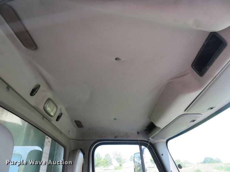 image for item DH1598 2007 Freightliner Business Class M2 refrigerated box truck