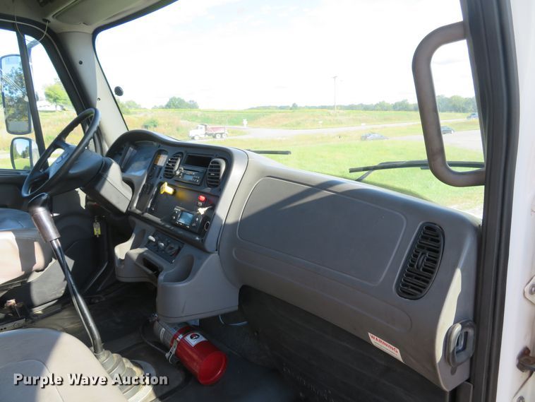 image for item DH1598 2007 Freightliner Business Class M2 refrigerated box truck