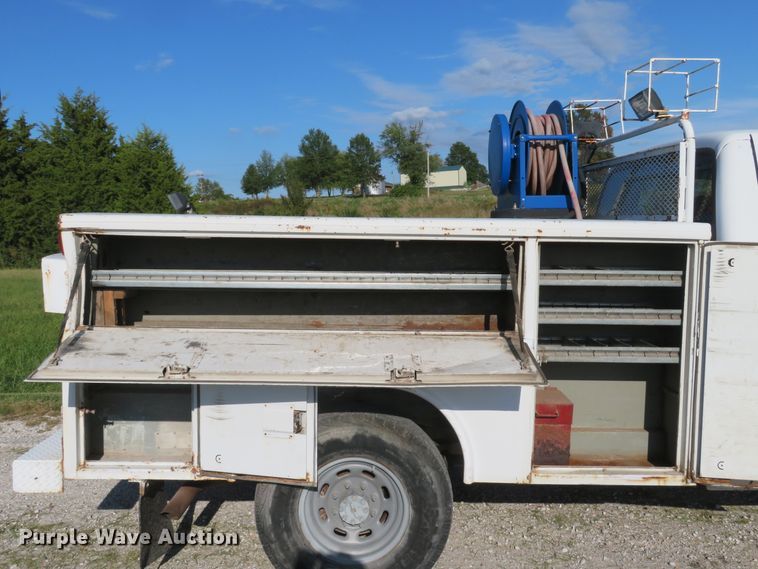 image for item DH1599 2002 Ford F350 Super Duty XL utility bed pickup truck