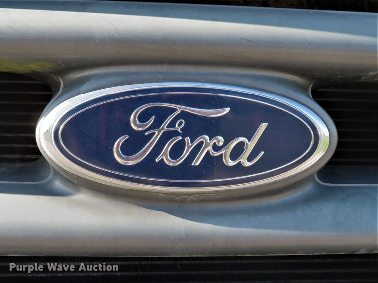 image for item DH1599 2002 Ford F350 Super Duty XL utility bed pickup truck