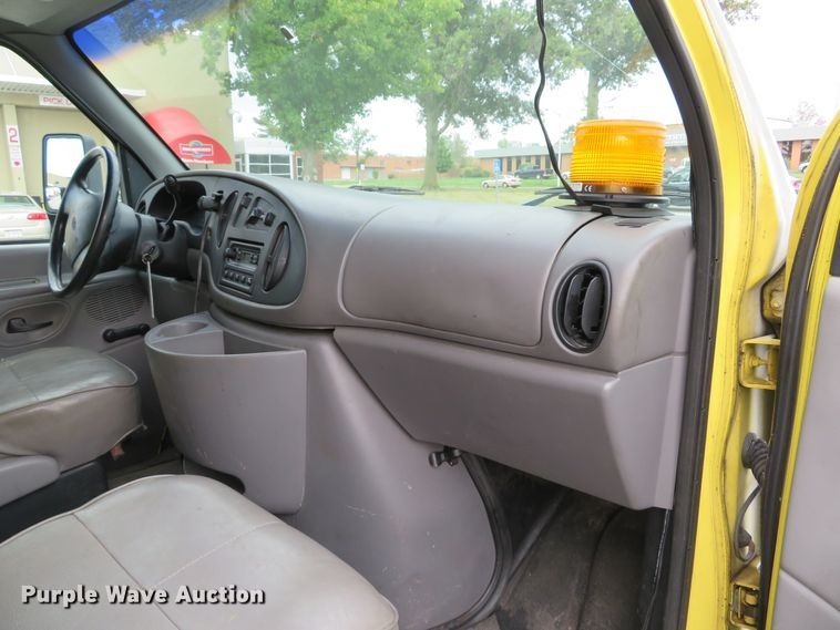 image for item DH1601 1998 Ford Econoline E350 box truck