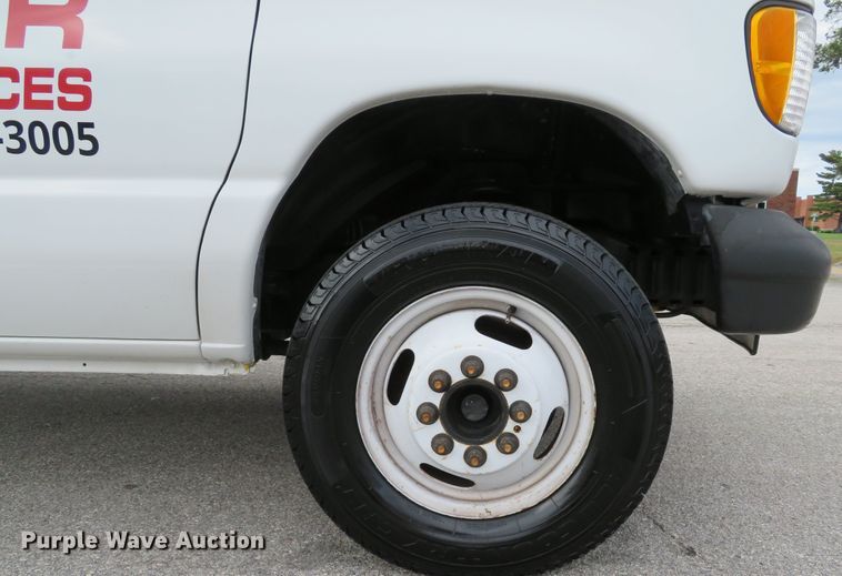 image for item DH1601 1998 Ford Econoline E350 box truck