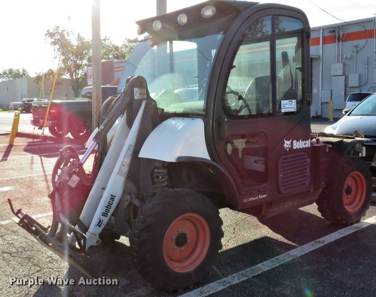 image for item DH1602 2011 Bobcat Toolcat 5600 utility vehicle