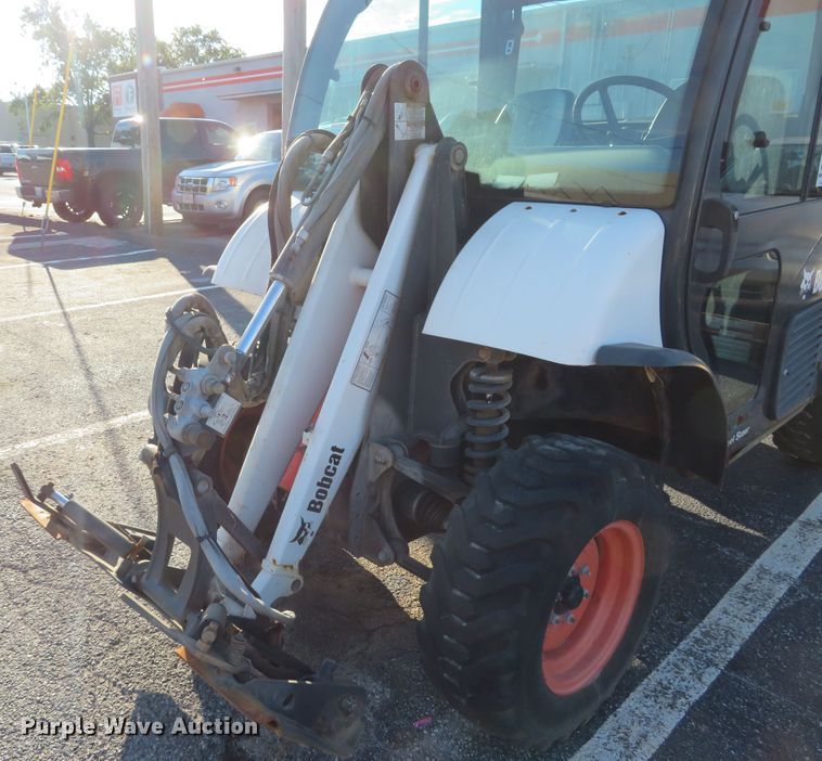 image for item DH1602 2011 Bobcat Toolcat 5600 utility vehicle