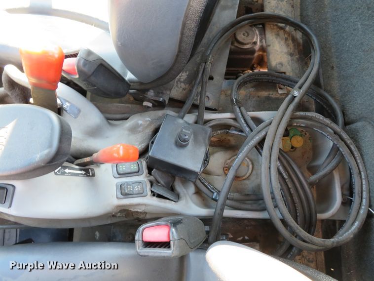 image for item DH1602 2011 Bobcat Toolcat 5600 utility vehicle