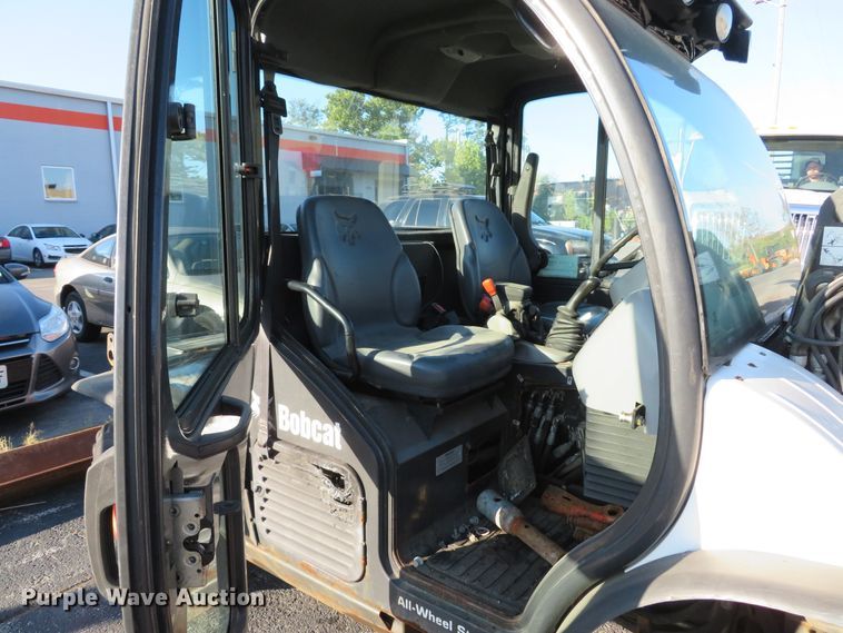 image for item DH1602 2011 Bobcat Toolcat 5600 utility vehicle