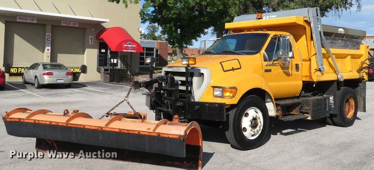 image for item DH1603 2004 Ford F750 Super Duty XL dump truck