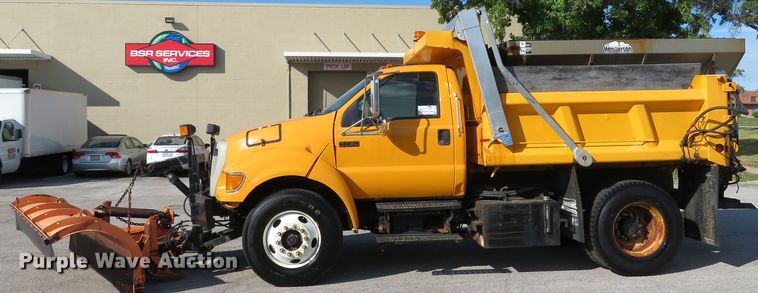 image for item DH1603 2004 Ford F750 Super Duty XL dump truck