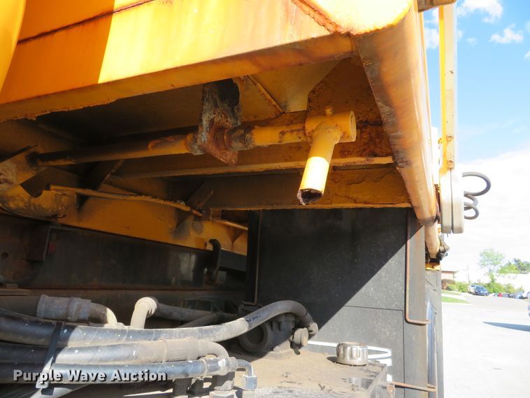 image for item DH1603 2004 Ford F750 Super Duty XL dump truck