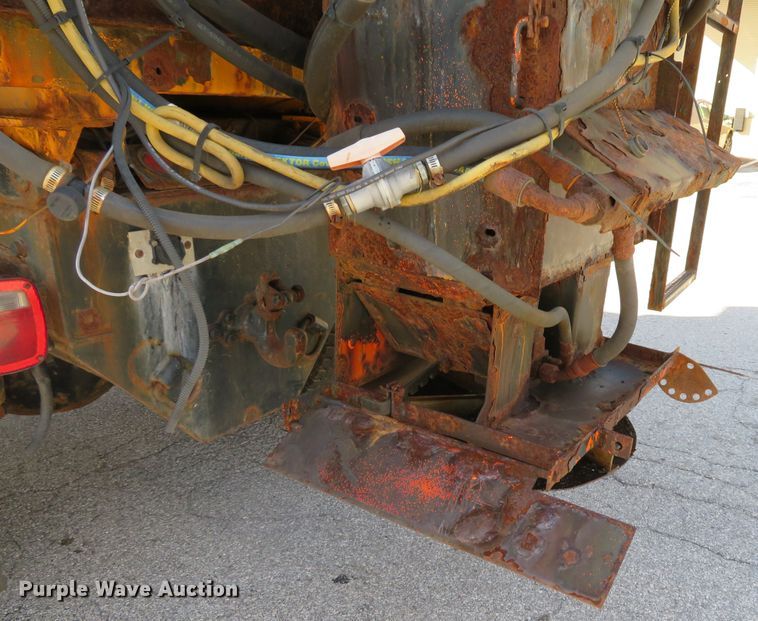 image for item DH1603 2004 Ford F750 Super Duty XL dump truck