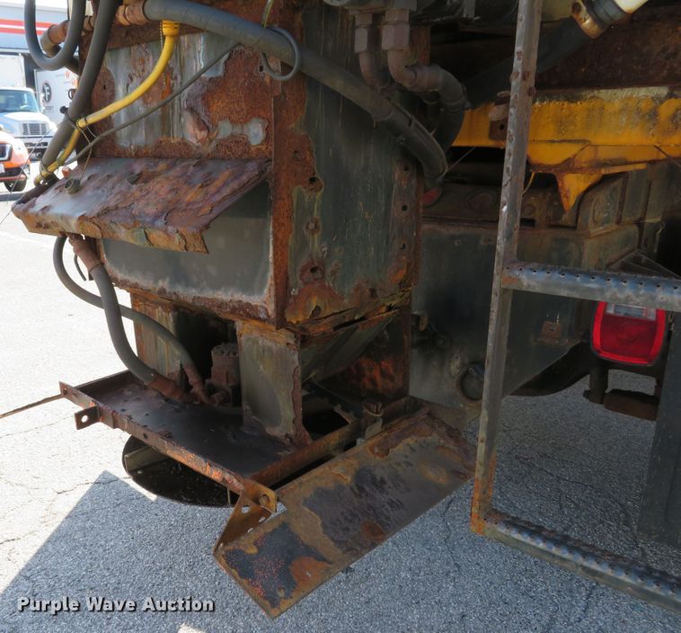 image for item DH1603 2004 Ford F750 Super Duty XL dump truck