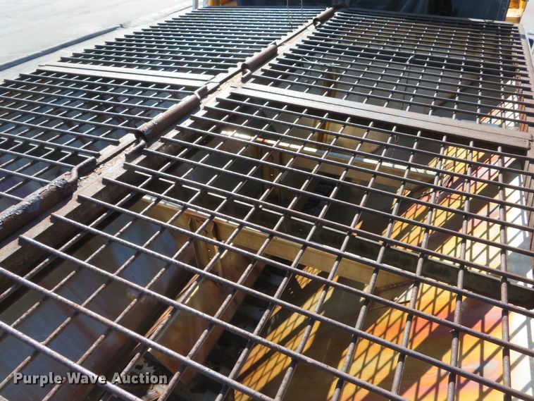 image for item DH1603 2004 Ford F750 Super Duty XL dump truck