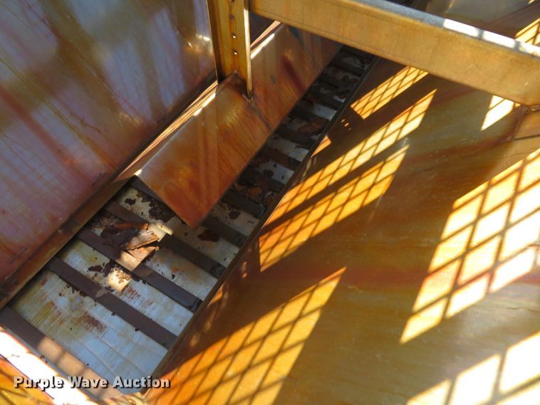 image for item DH1603 2004 Ford F750 Super Duty XL dump truck