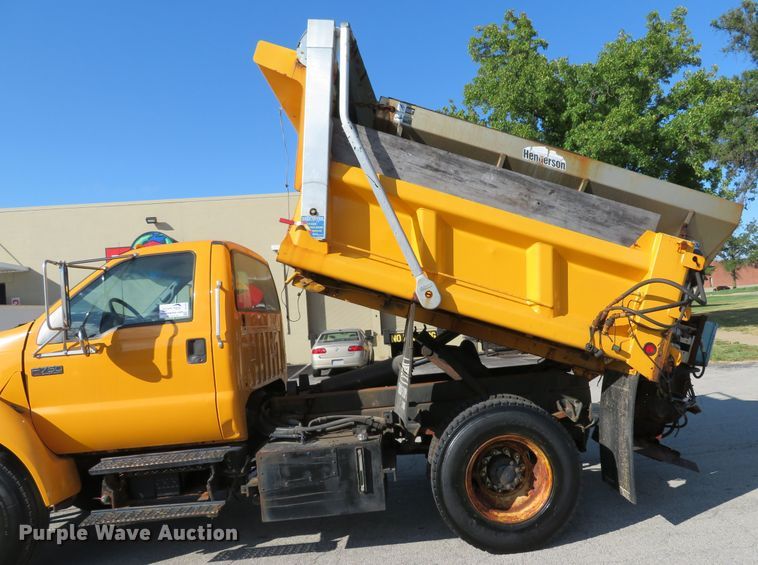 image for item DH1603 2004 Ford F750 Super Duty XL dump truck