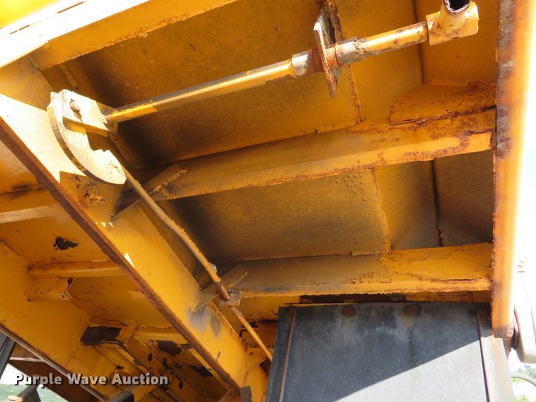 image for item DH1603 2004 Ford F750 Super Duty XL dump truck