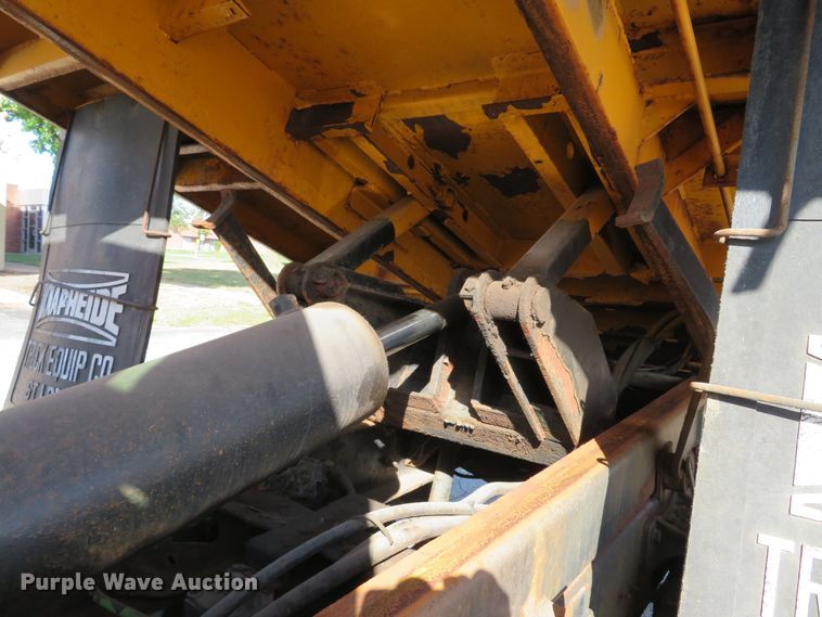 image for item DH1603 2004 Ford F750 Super Duty XL dump truck