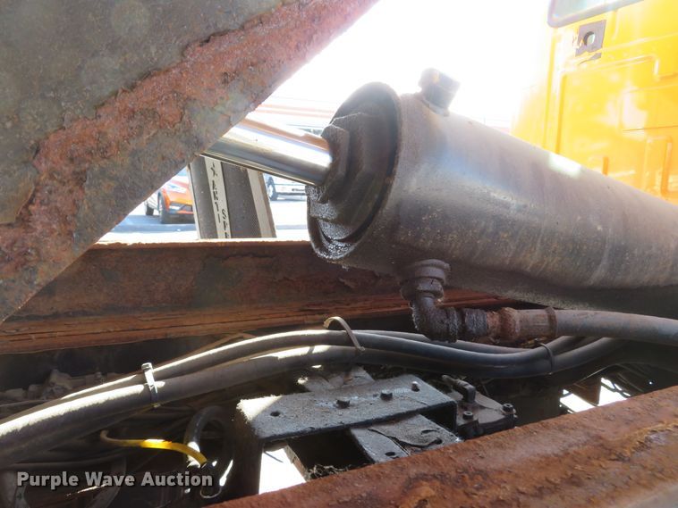 image for item DH1603 2004 Ford F750 Super Duty XL dump truck