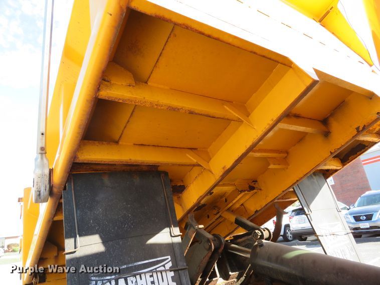 image for item DH1603 2004 Ford F750 Super Duty XL dump truck