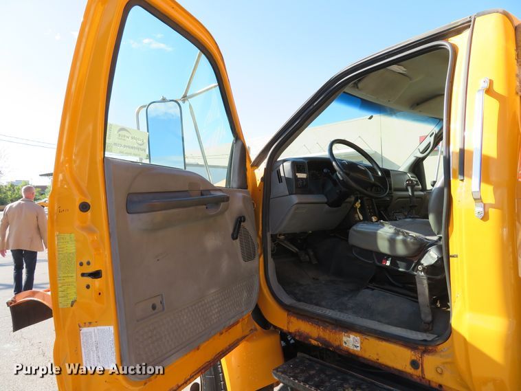 image for item DH1603 2004 Ford F750 Super Duty XL dump truck