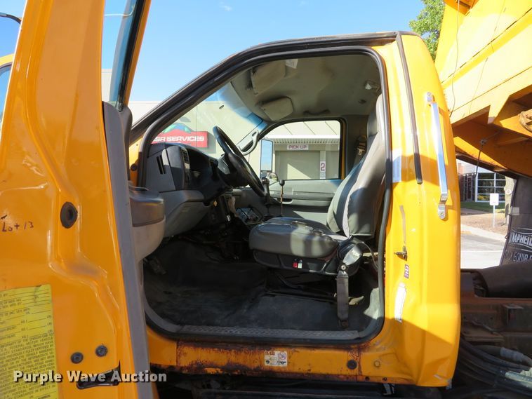 image for item DH1603 2004 Ford F750 Super Duty XL dump truck