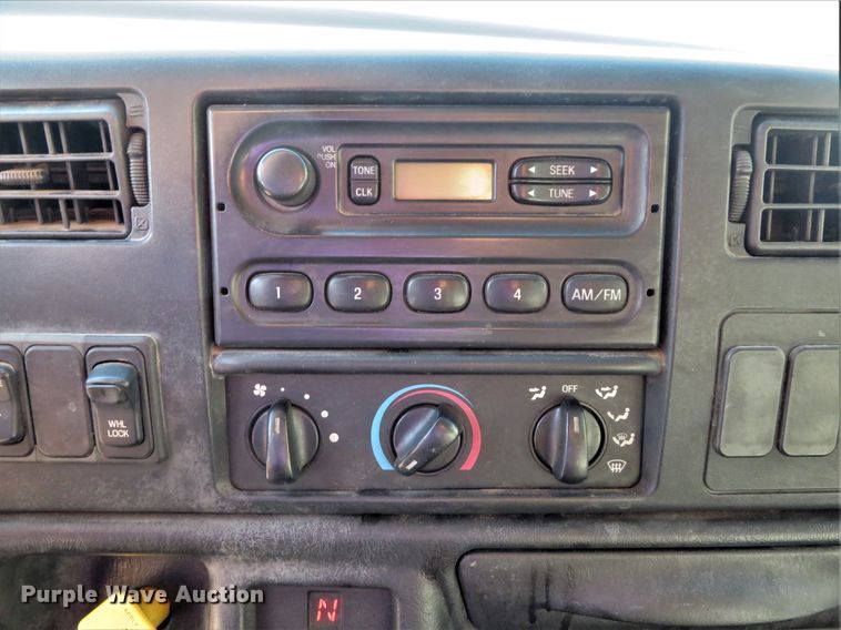 image for item DH1603 2004 Ford F750 Super Duty XL dump truck