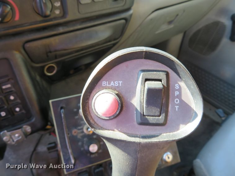 image for item DH1603 2004 Ford F750 Super Duty XL dump truck