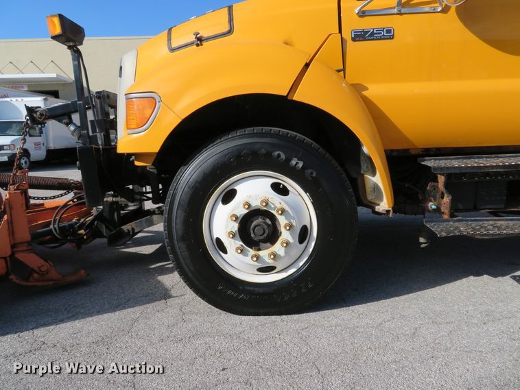 image for item DH1603 2004 Ford F750 Super Duty XL dump truck