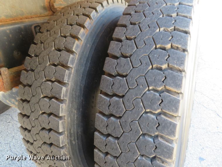 image for item DH1603 2004 Ford F750 Super Duty XL dump truck