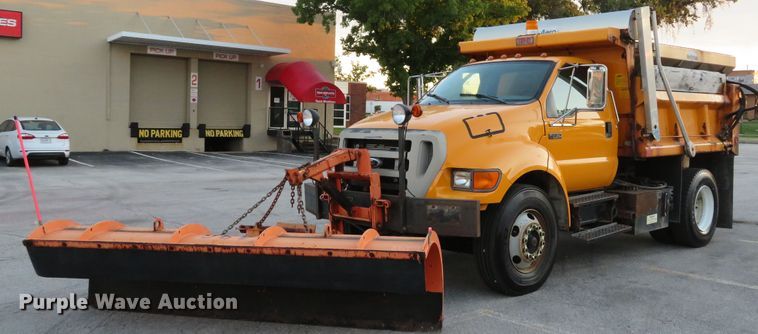 image for item DH1604 2004 Ford F750 Super Duty XL dump truck