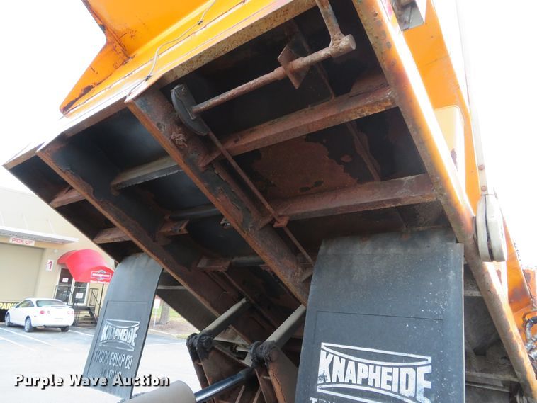 image for item DH1604 2004 Ford F750 Super Duty XL dump truck