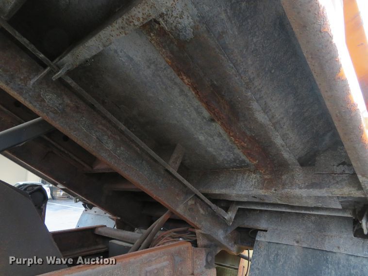 image for item DH1604 2004 Ford F750 Super Duty XL dump truck