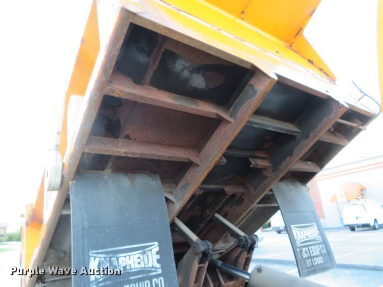 image for item DH1604 2004 Ford F750 Super Duty XL dump truck