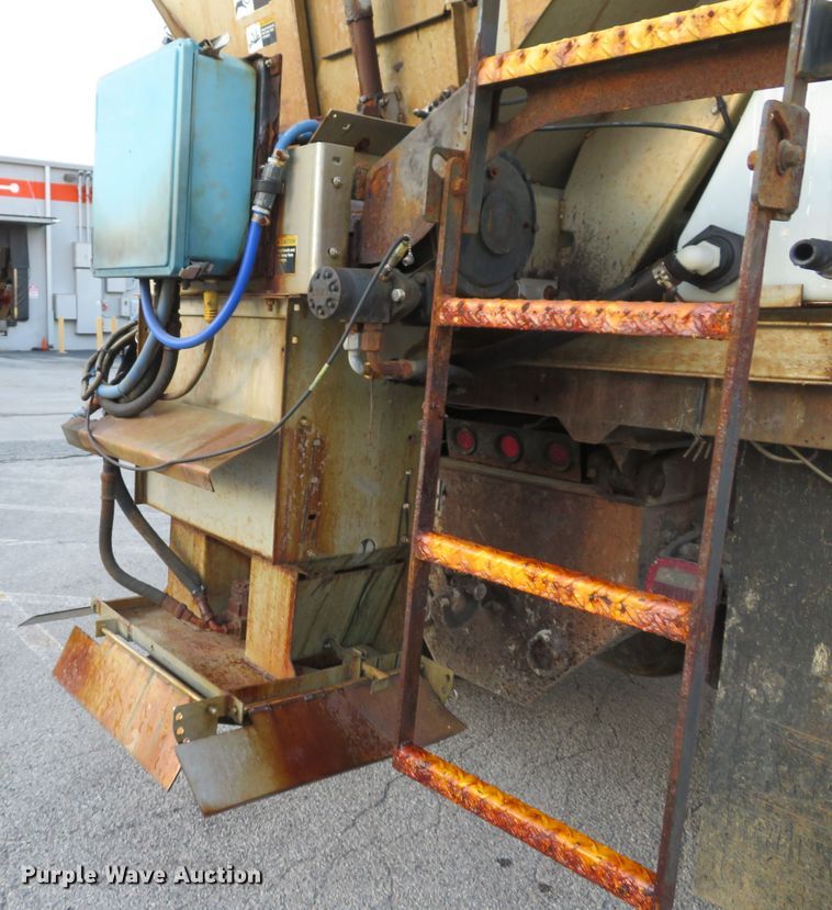 image for item DH1604 2004 Ford F750 Super Duty XL dump truck