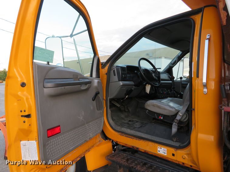 image for item DH1604 2004 Ford F750 Super Duty XL dump truck