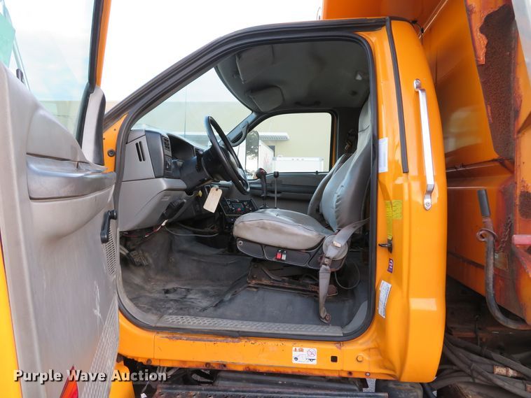 image for item DH1604 2004 Ford F750 Super Duty XL dump truck