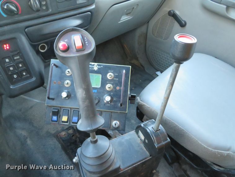 image for item DH1604 2004 Ford F750 Super Duty XL dump truck