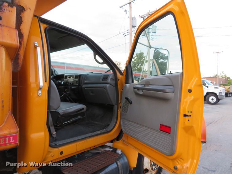image for item DH1604 2004 Ford F750 Super Duty XL dump truck