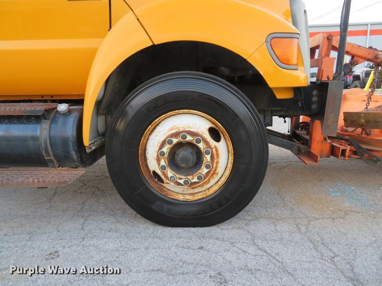 image for item DH1604 2004 Ford F750 Super Duty XL dump truck