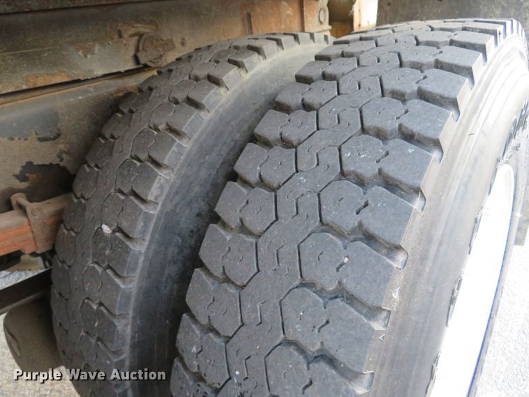 image for item DH1604 2004 Ford F750 Super Duty XL dump truck