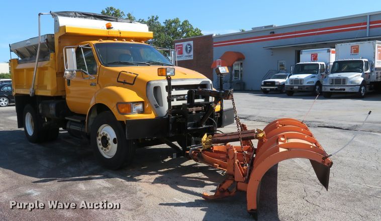 image for item DH1605 2004 Ford F750 Super Duty XL dump truck