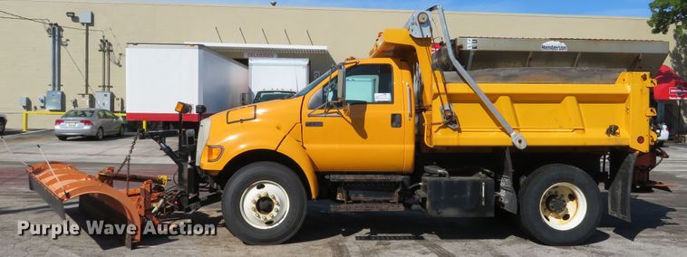 image for item DH1605 2004 Ford F750 Super Duty XL dump truck