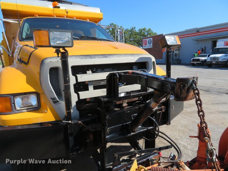 image for item DH1605 2004 Ford F750 Super Duty XL dump truck