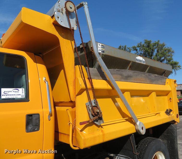 image for item DH1605 2004 Ford F750 Super Duty XL dump truck