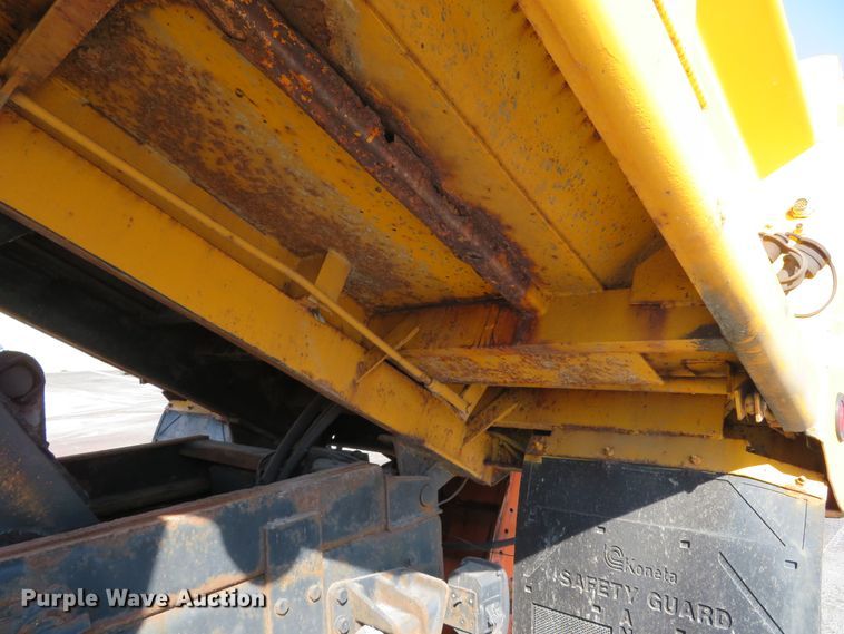 image for item DH1605 2004 Ford F750 Super Duty XL dump truck